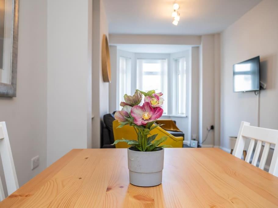 Cozy Townhouse, Walking Distance To Belfast City Extérieur photo